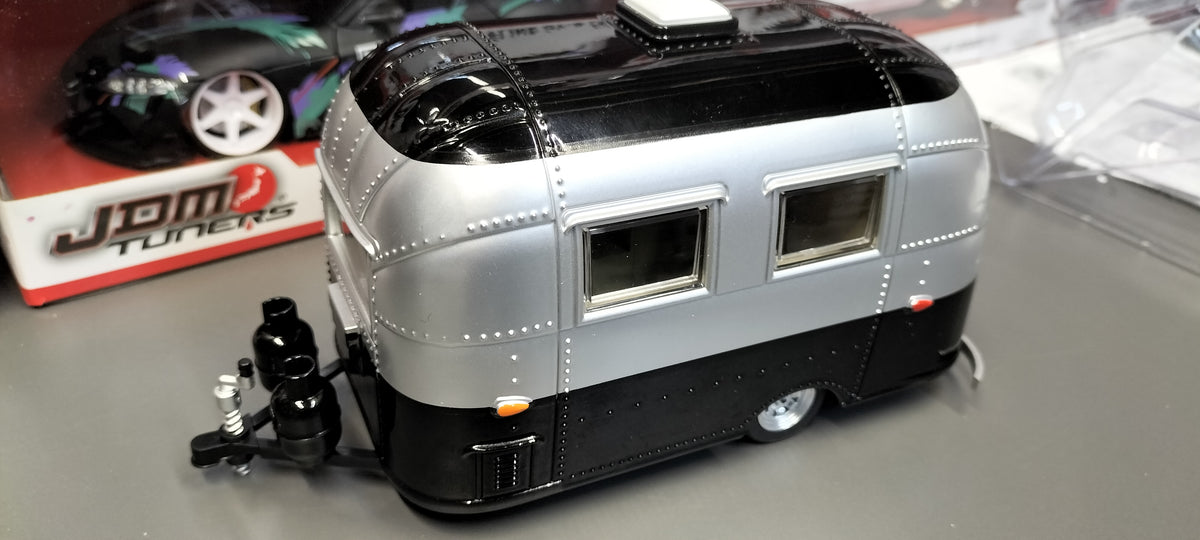 Greenlight 1/24 Bambi Silver Black Przyczepa Kemping