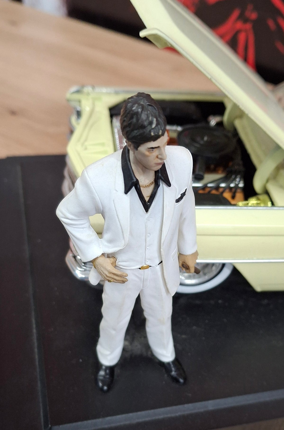 Jada Toys 1/18 Cadillac Eldorado Scareface + figurka Al pacino