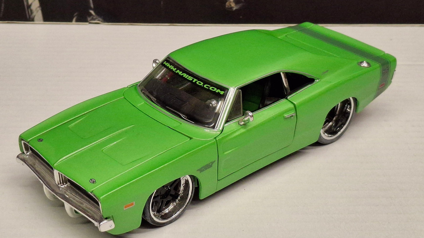 Maisto Design 1/24 Dodge Charger R/T 1969 Green Matt USED