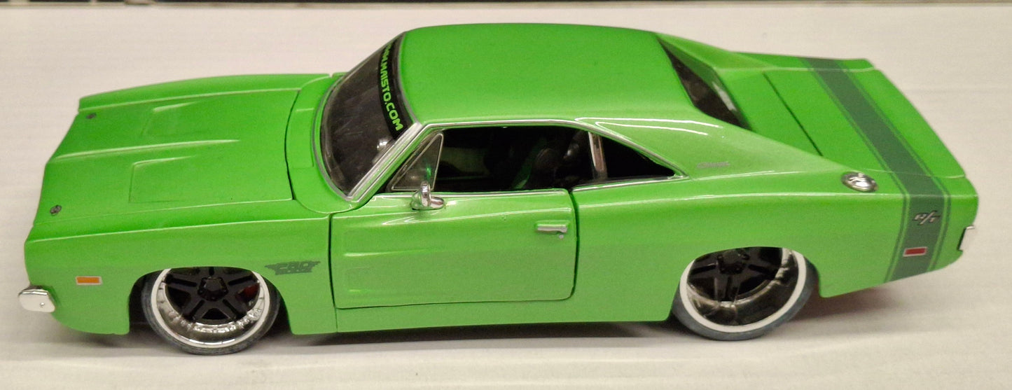 Maisto Design 1/24 Dodge Charger R/T 1969 Green Matt USED