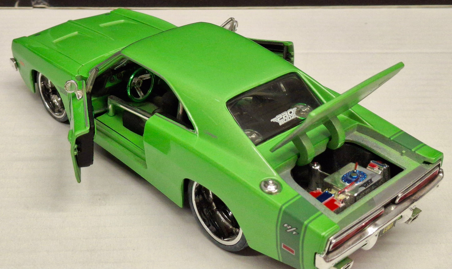 Maisto Design 1/24 Dodge Charger R/T 1969 Green Matt USED