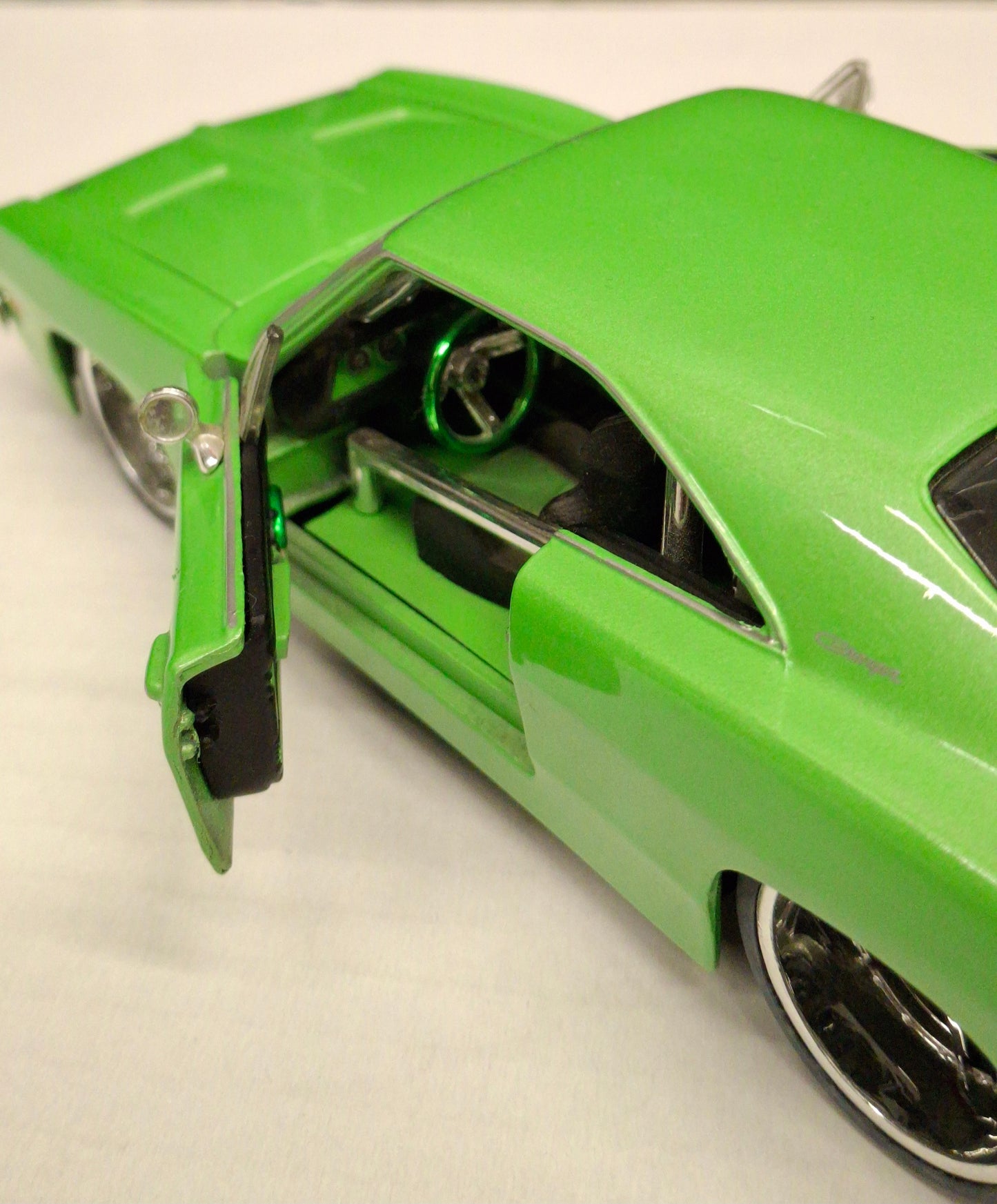 Maisto Design 1/24 Dodge Charger R/T 1969 Green Matt USED