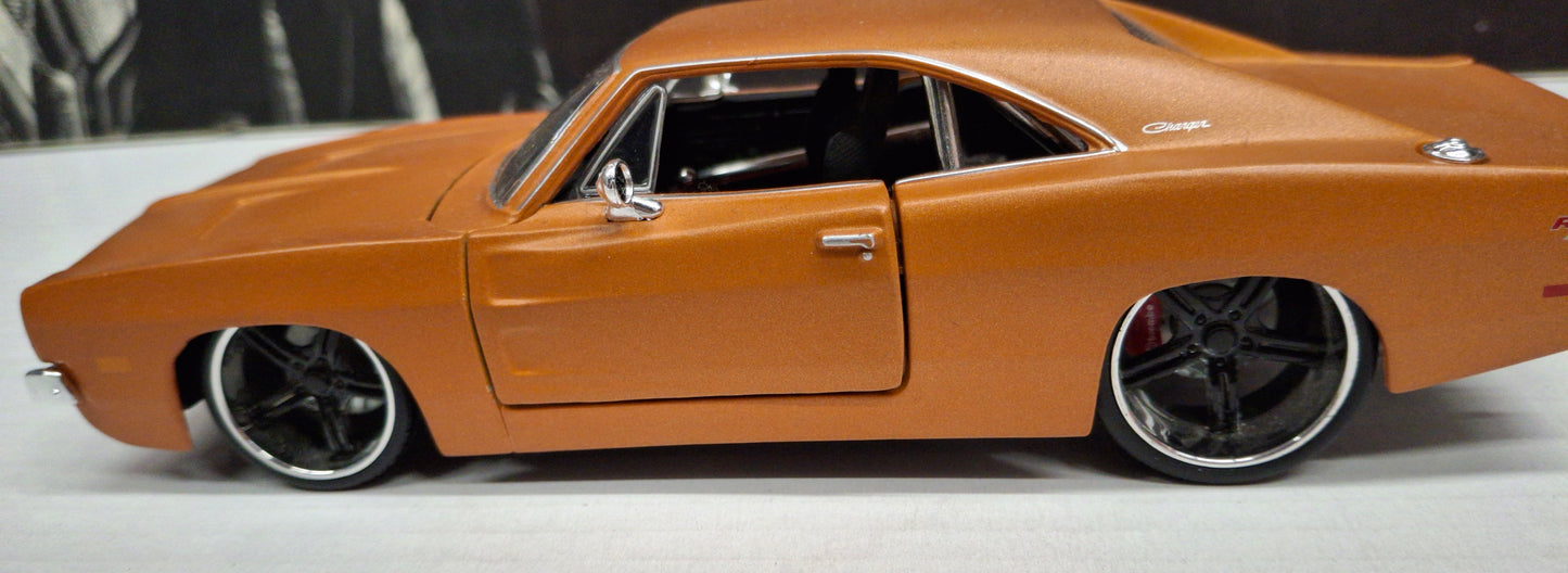 Maisto Design 1/24 Dodge Charger R/T 1969 Orange Matt USED