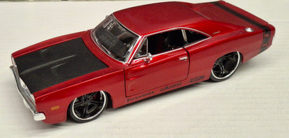 Maisto Design 1/24 Dodge Charger R/T 1969 Candy Red USED
