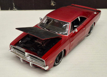 Maisto Design 1/24 Dodge Charger R/T 1969 Candy Red USED