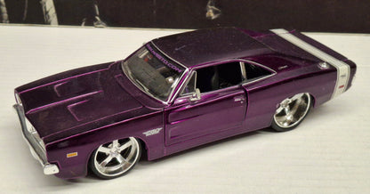 Maisto Design 1/24 Dodge Charger R/T 1969 Purple USED