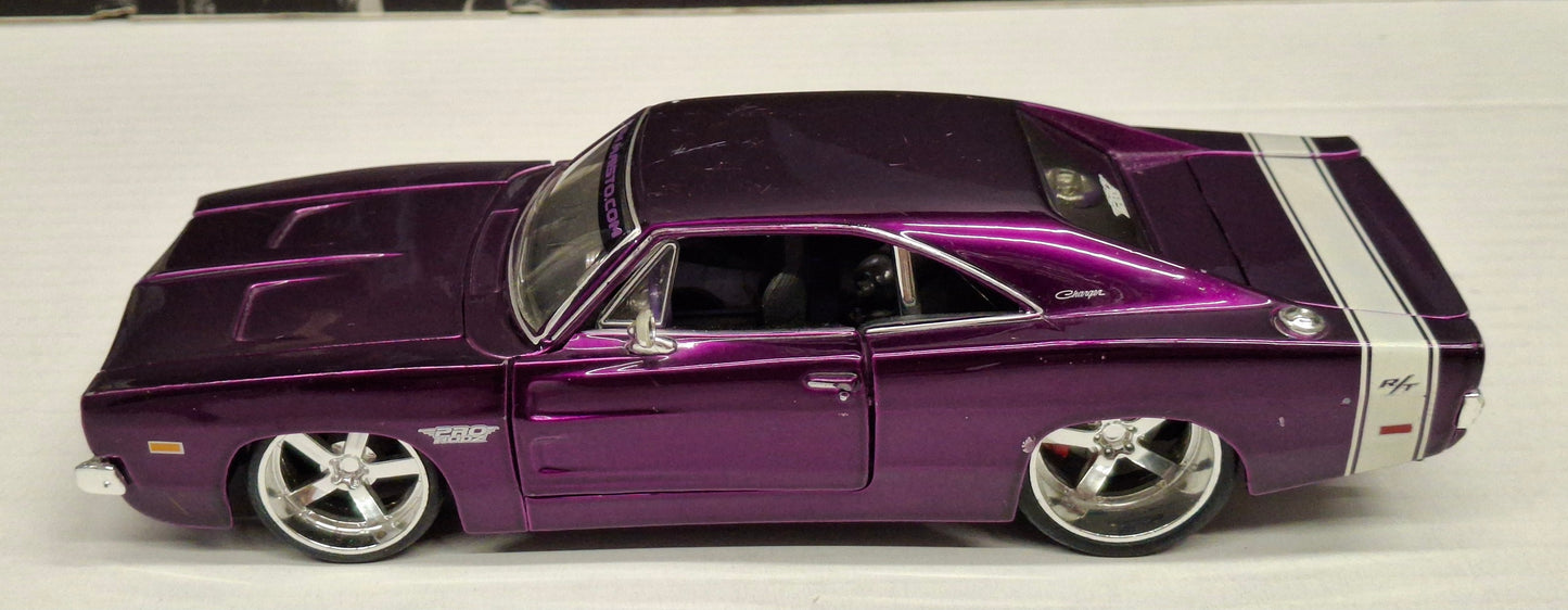 Maisto Design 1/24 Dodge Charger R/T 1969 Purple USED