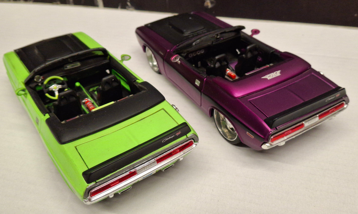 Maisto Design 1/24 Dodge Chellenger Cabrio Set 2pcs