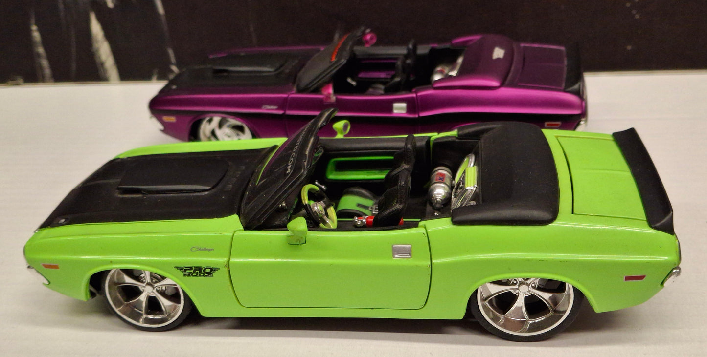 Maisto Design 1/24 Dodge Chellenger Cabrio Set 2pcs