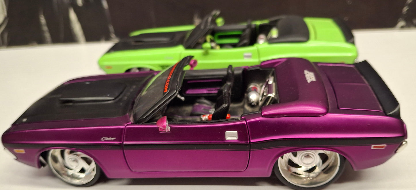 Maisto Design 1/24 Dodge Chellenger Cabrio Set 2pcs