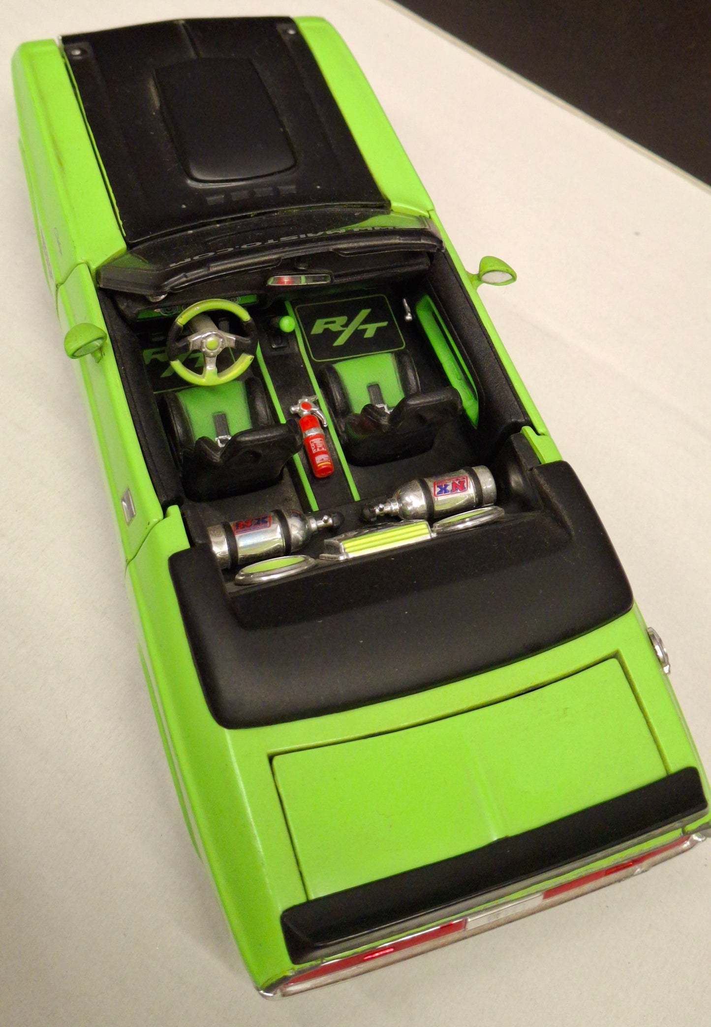 Maisto Design 1/24 Dodge Chellenger Cabrio Set 2pcs
