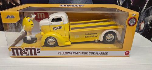 Jada Toys 1/24 M&M's Yellow Ford COE Flatbed