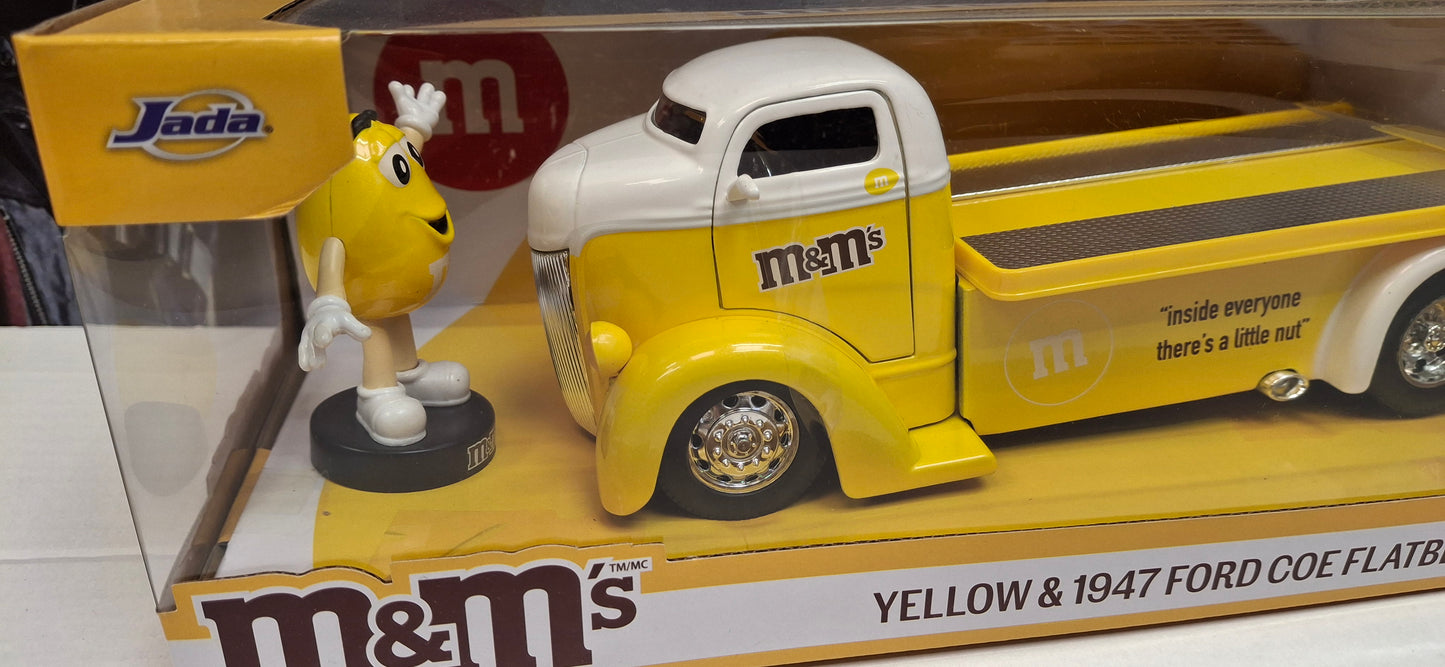 Jada Toys 1/24 M&M's Yellow Ford COE Flatbed