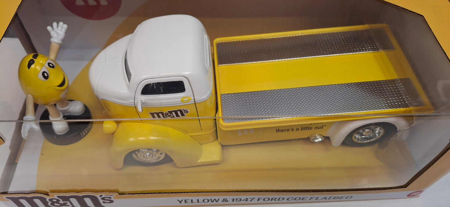 Jada Toys 1/24 M&M's Yellow Ford COE Flatbed