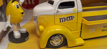 Jada Toys 1/24 M&M's Yellow Ford COE Flatbed