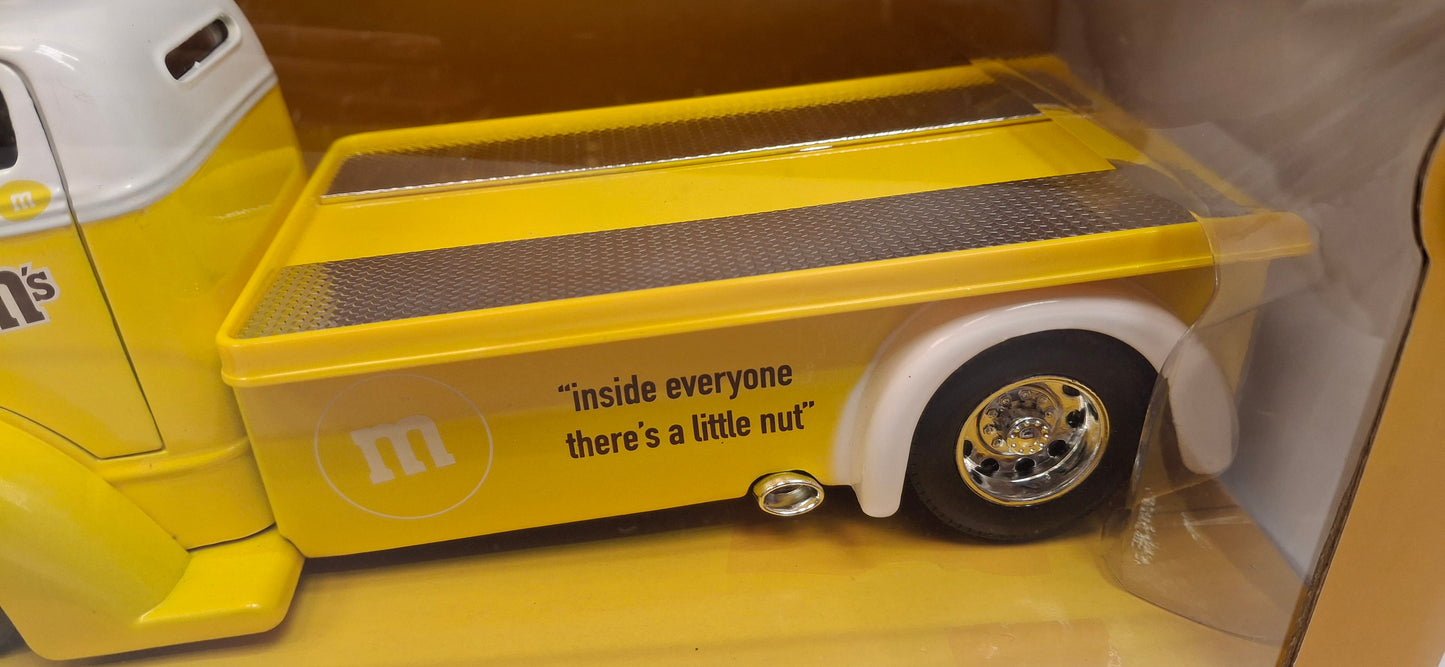 Jada Toys 1/24 M&M's Yellow Ford COE Flatbed