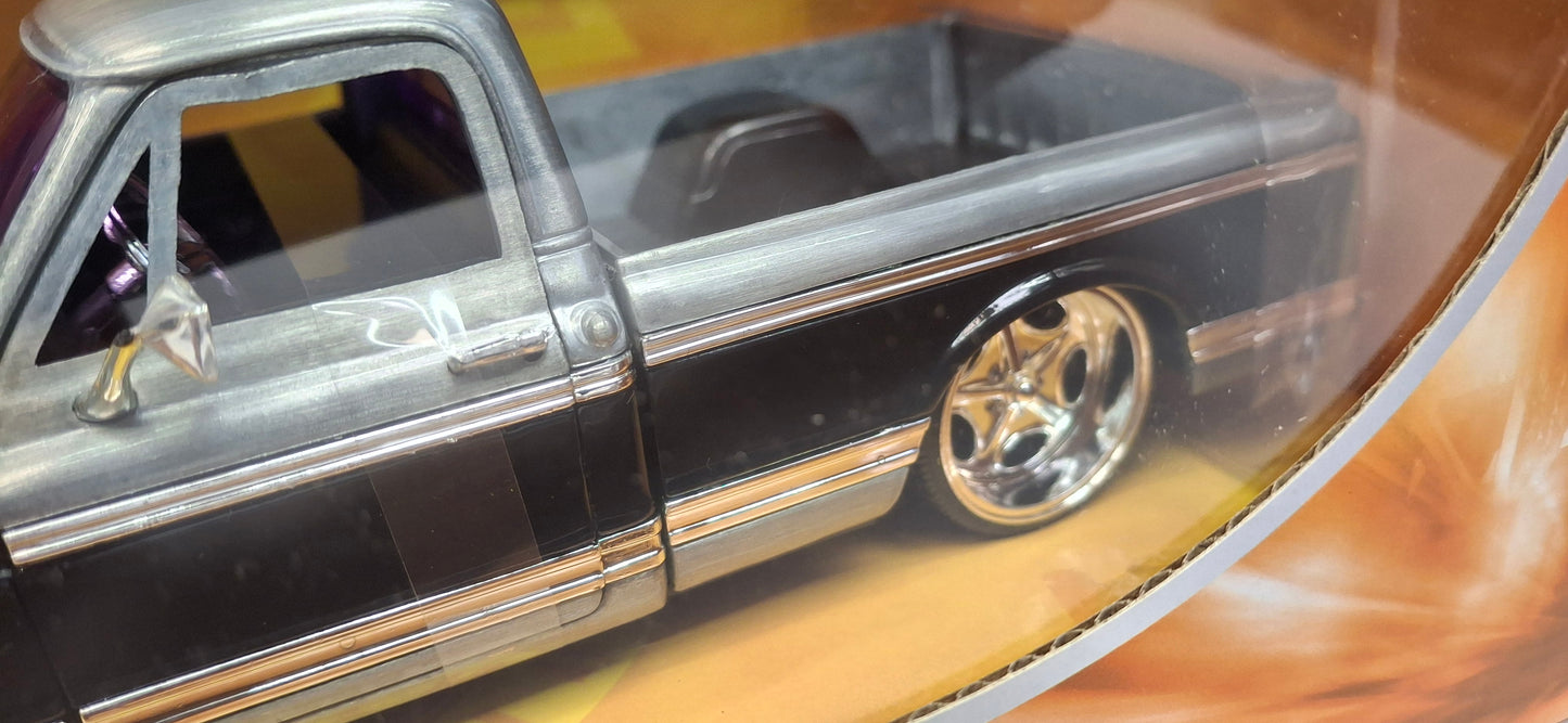 Jada Toys 1/24 Chevy Cheyenne 1972 25th Anniversary