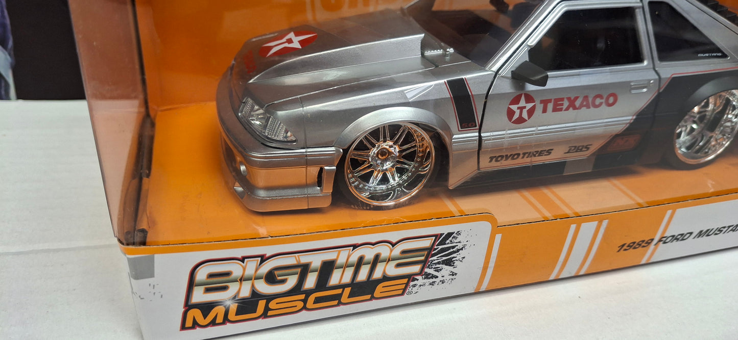 Jada Toys 1/24 Ford Mustang GT 1989 Texaco Silver Big Time Muscle