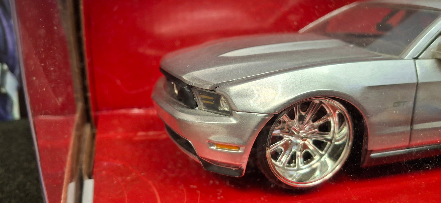 Jada Toys 1/24 Ford Mustang GT 2010 Silver Big Time Muscle