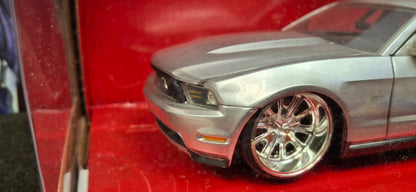Jada Toys 1/24 Ford Mustang GT 2010 Silver Big Time Muscle