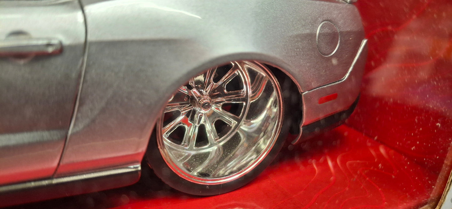 Jada Toys 1/24 Ford Mustang GT 2010 Silver Big Time Muscle