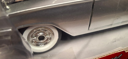 Jada Toys 1/24 Chevy Impala 1960 Silver Show room Low Rider Big Time Muscle