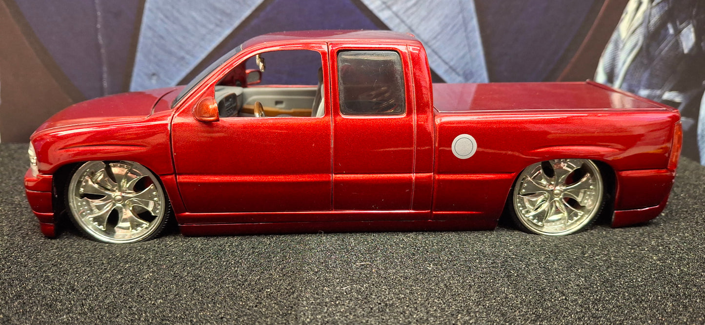Jada Toys 1/24 Chevy Silverado 2002 Candy Red Big Time Muscle USED
