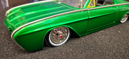 Jada Toys 1/24 Ford Thunderbird 1963 Green Big Time Muscle USED