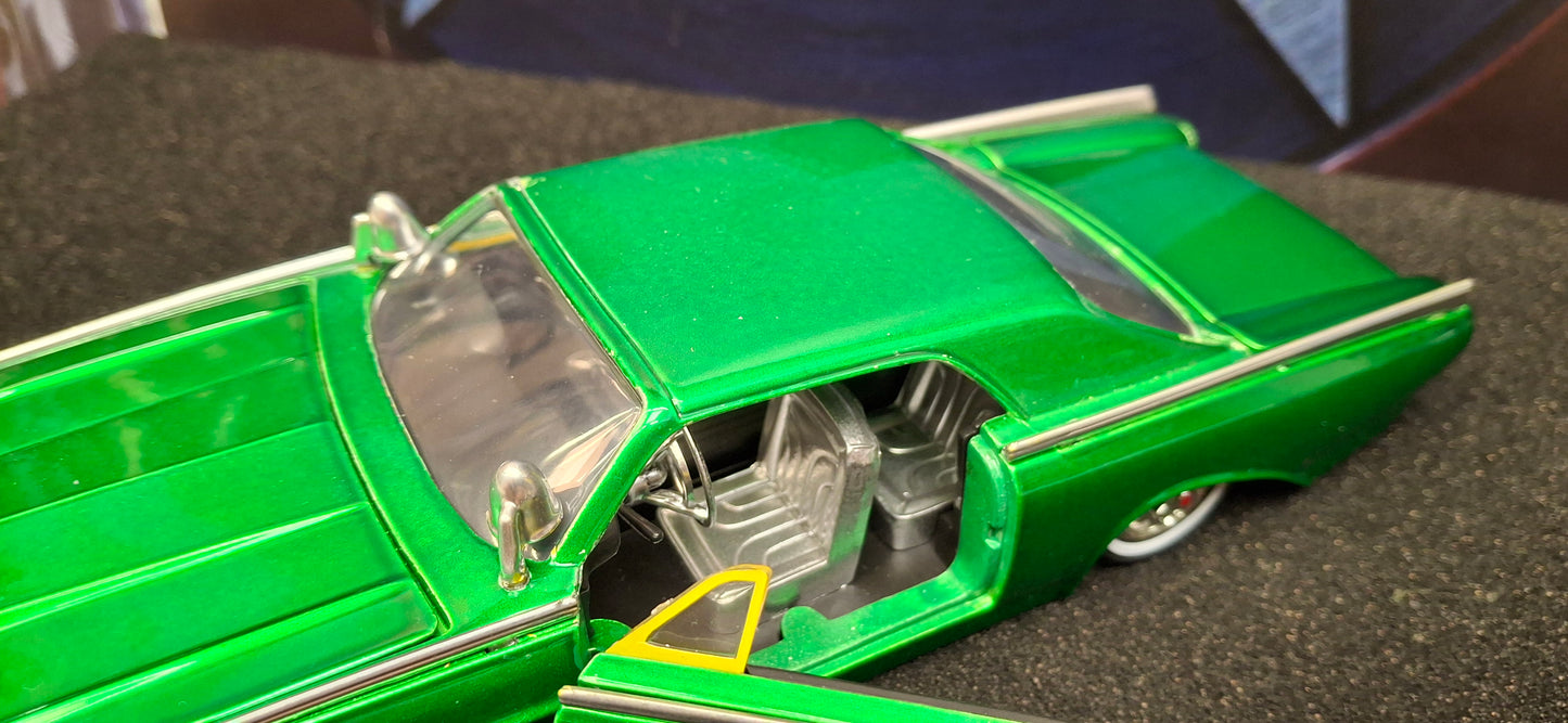 Jada Toys 1/24 Ford Thunderbird 1963 Green Big Time Muscle USED