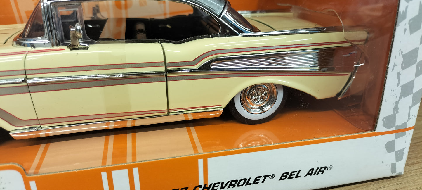 Jada Toys 1/24 Chevy Bel-Air Beige Strips 1957 Big Time Muscle