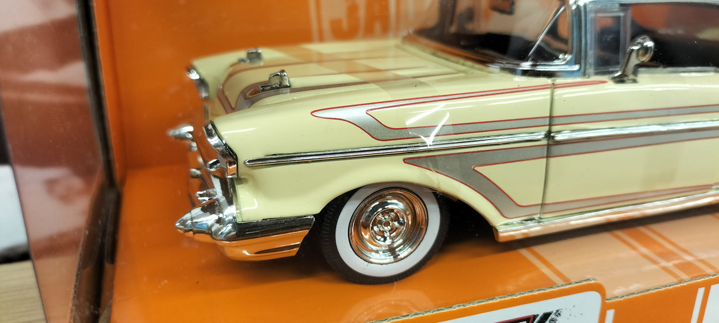 Jada Toys 1/24 Chevy Bel-Air Beige Strips 1957 Big Time Muscle