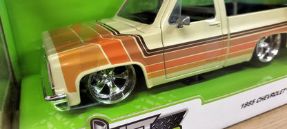 Jada Toys 1/24 Chevy C-10 Beige Brown Strips 1985 Just Truck