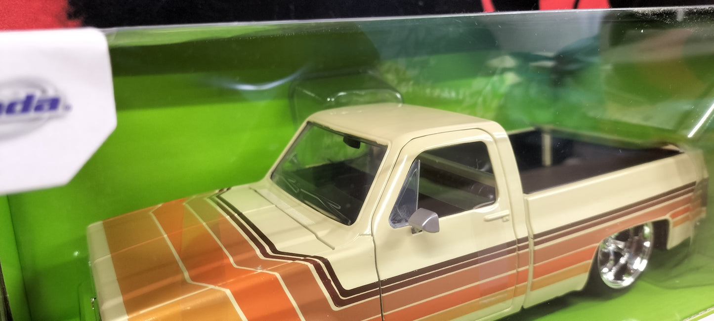 Jada Toys 1/24 Chevy C-10 Beige Brown Strips 1985 Just Truck