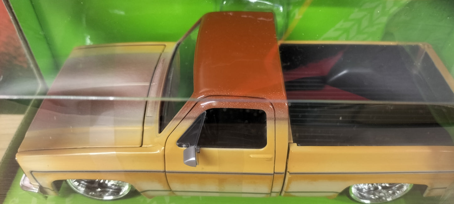 Jada Toys 1/24 Chevy C-10 Beige Light 1985 Just Truck