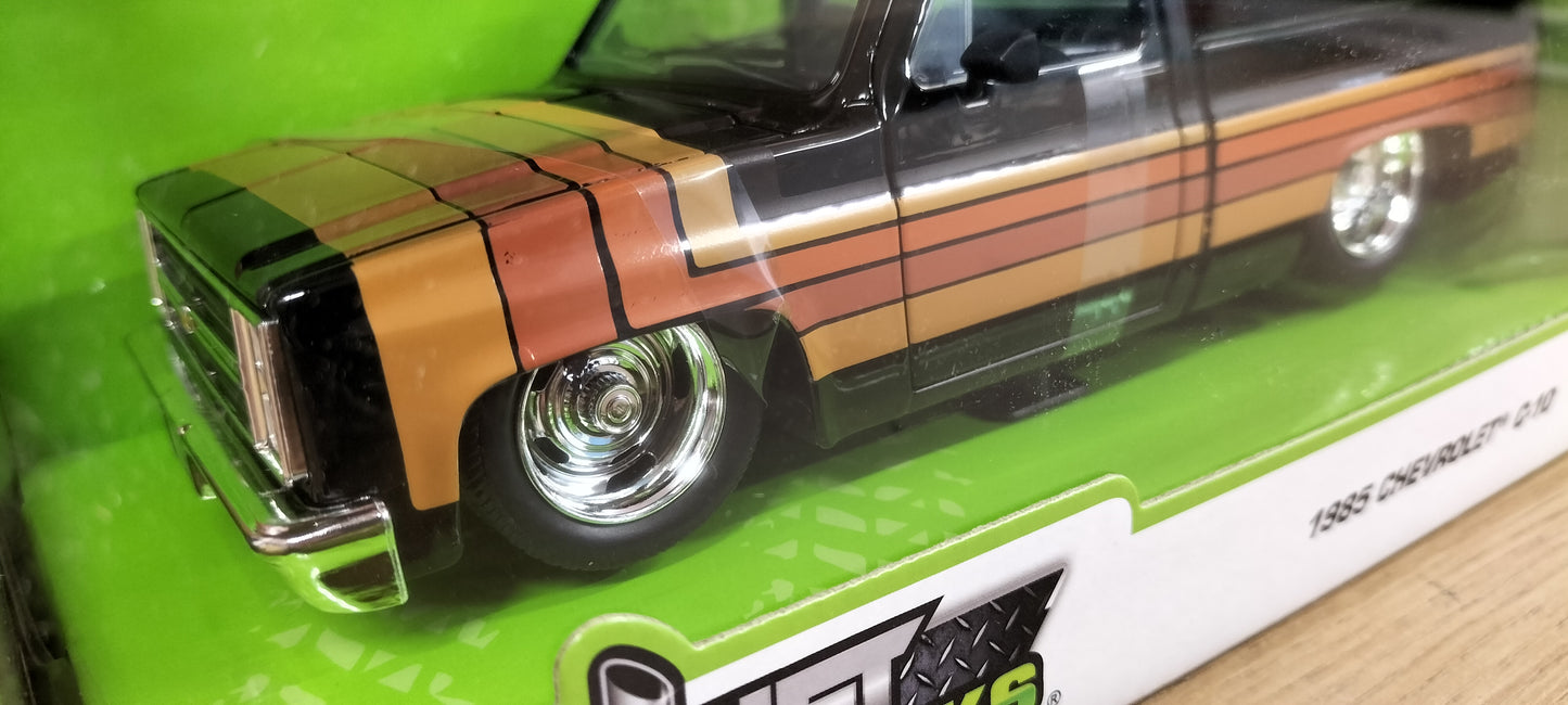 Jada Toys 1/24 Chevy C-10 Black Brown 1985 Just Truck