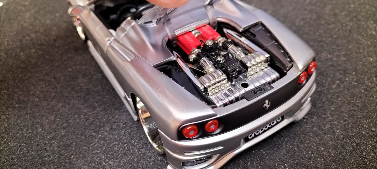 Hot Wheels 1/24 Ferrari 360 Spider Silver i Candy Red Dropotaro USED