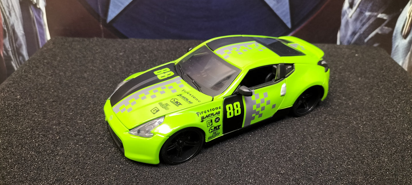 Maisto Design 1/24 Nissan 370z 2009 USED