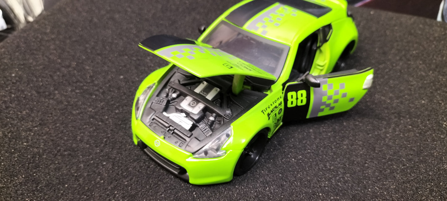 Maisto Design 1/24 Nissan 370z 2009 USED