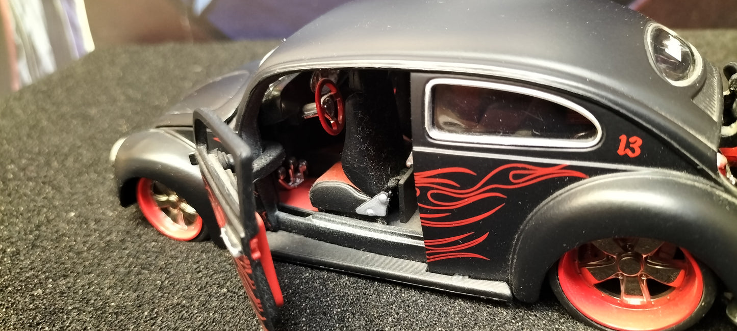 Maisto Design 1/24 VW Beetle Black Flame USED