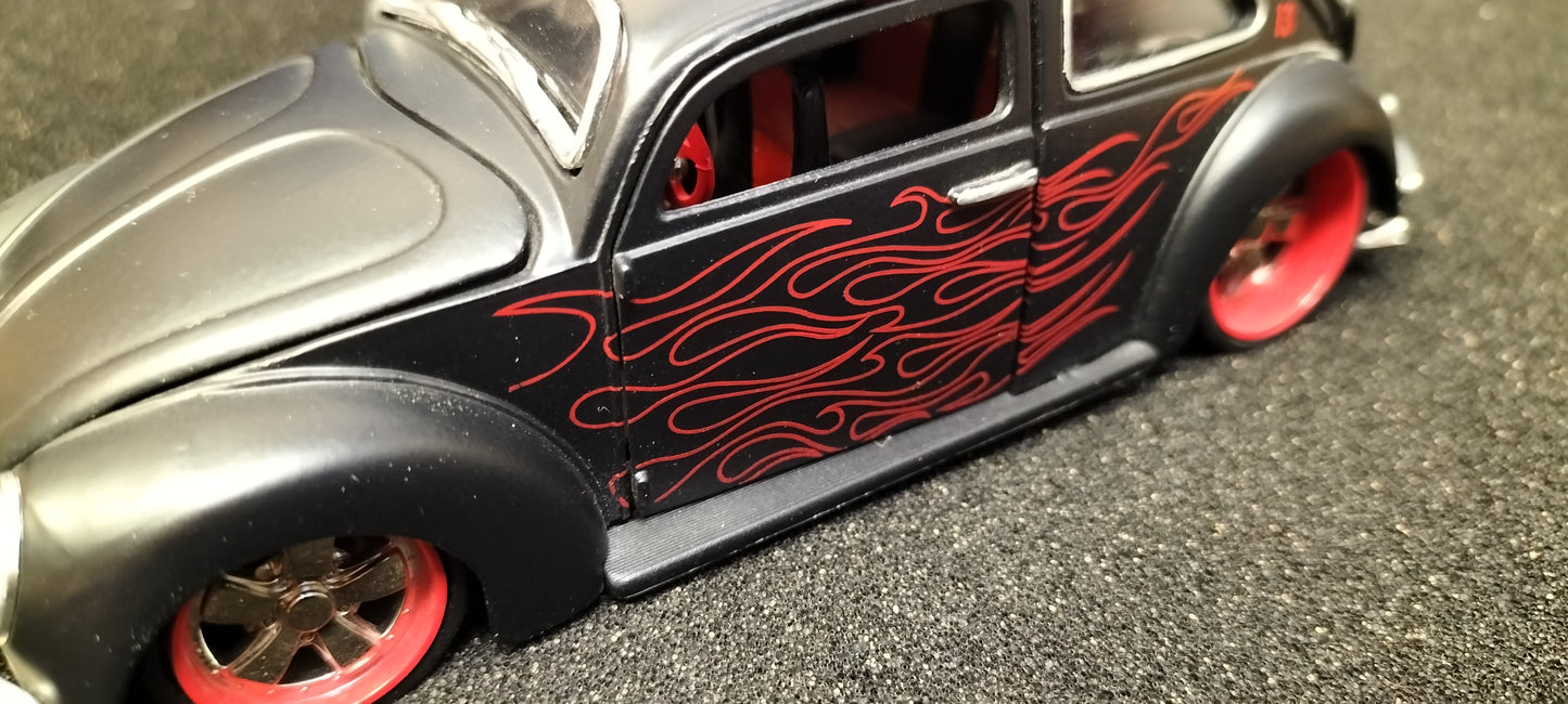 Maisto Design 1/24 VW Beetle Black Flame USED