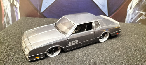 Maisto Design 1/24 Chevy Monte Carlo SS 1986 Grey USED