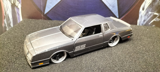 Maisto Design 1/24 Chevy Monte Carlo SS 1986 Grey USED