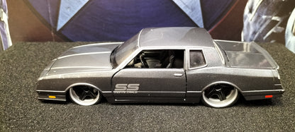 Maisto Design 1/24 Chevy Monte Carlo SS 1986 Grey USED