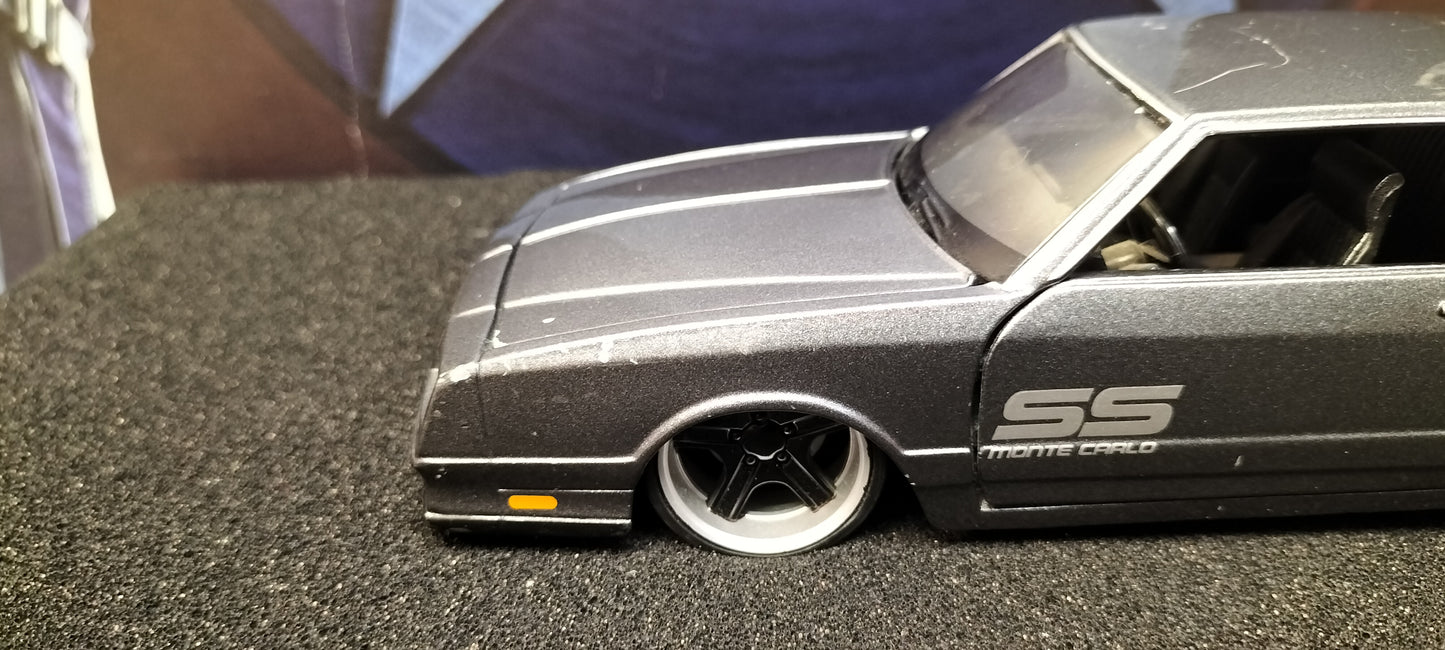 Maisto Design 1/24 Chevy Monte Carlo SS 1986 Grey USED