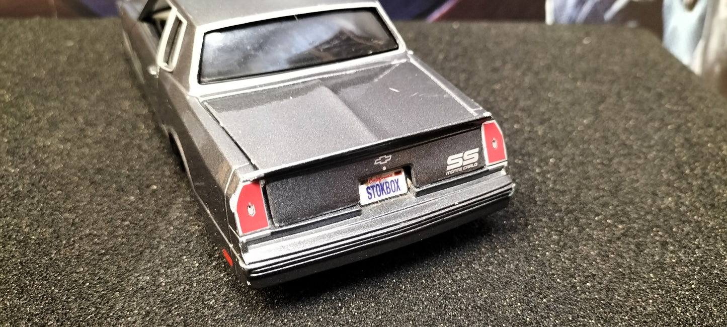 Maisto Design 1/24 Chevy Monte Carlo SS 1986 Grey USED