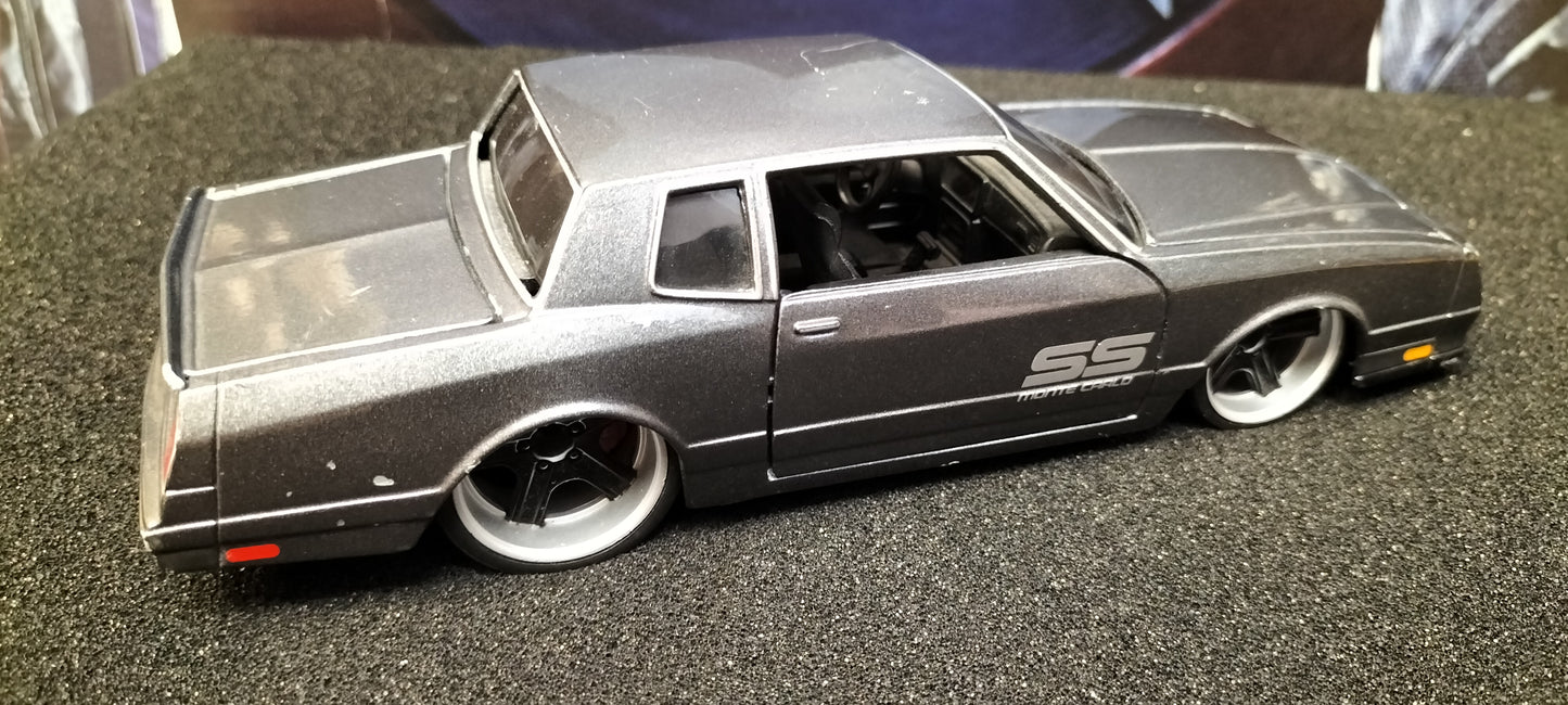 Maisto Design 1/24 Chevy Monte Carlo SS 1986 Grey USED