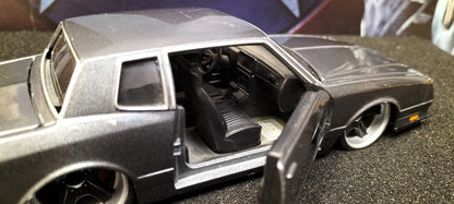 Maisto Design 1/24 Chevy Monte Carlo SS 1986 Grey USED