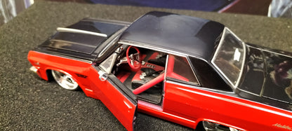 Maisto Design 1/24 Chevy Chevelle Malibu 1985 Red Black USED