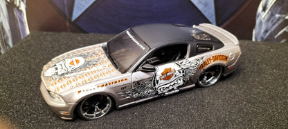 Maisto Design 1/24 Ford Mustang GT Harley Davidson 2011 Skull USED