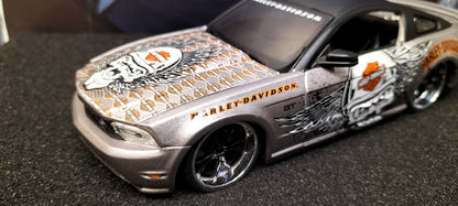 Maisto Design 1/24 Ford Mustang GT Harley Davidson 2011 Skull USED